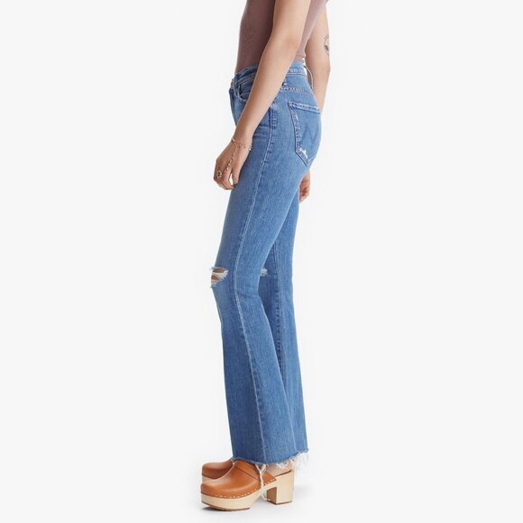 NWT Mother Denim Weekender Fray Flare Stretch Jeans in Six Packs On Me Size 28 - Picture 4 of 16